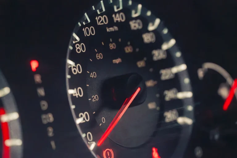 Voiture sans permis dès 14 ans : ce qu’il faut savoir avant de se lancer